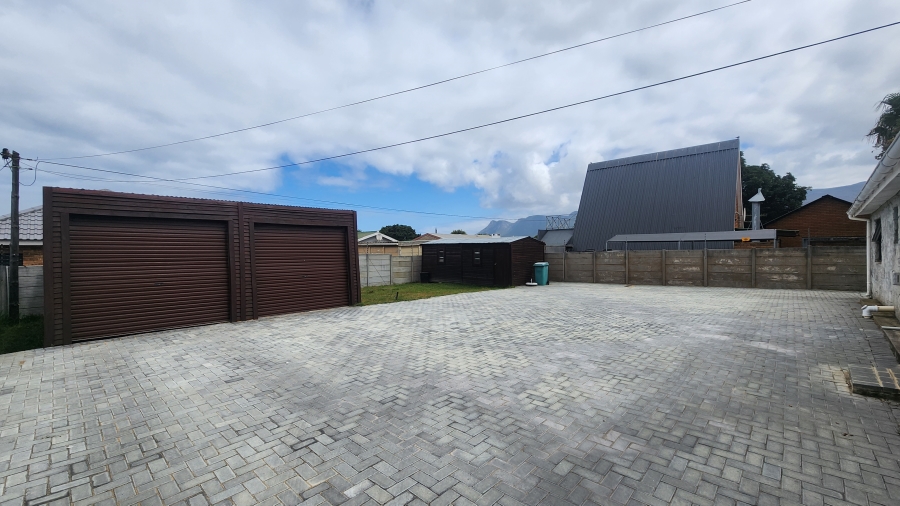 3 Bedroom Property for Sale in Sandbaai Western Cape